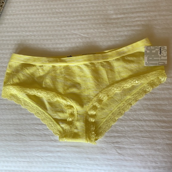NWT Yellow lemonade space die panties and bra set - Picture 2 of 7